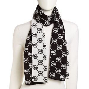 Michael Kors Circle Logo Knit Scarf